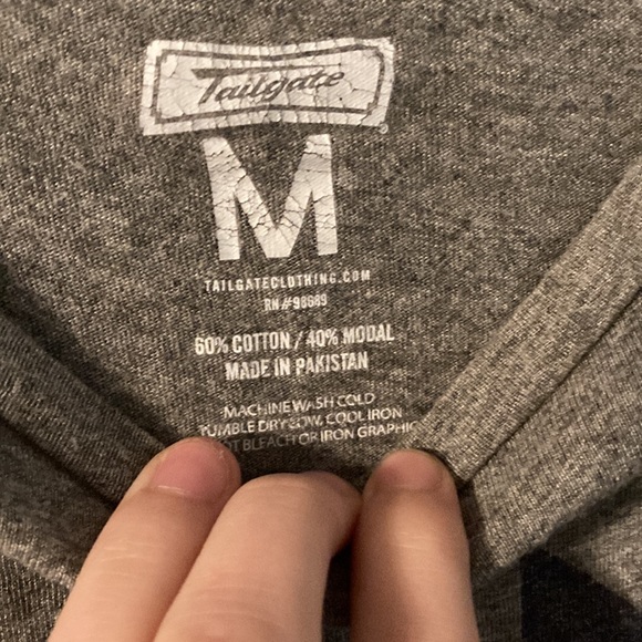 T-Shirt - Picture 2 of 5